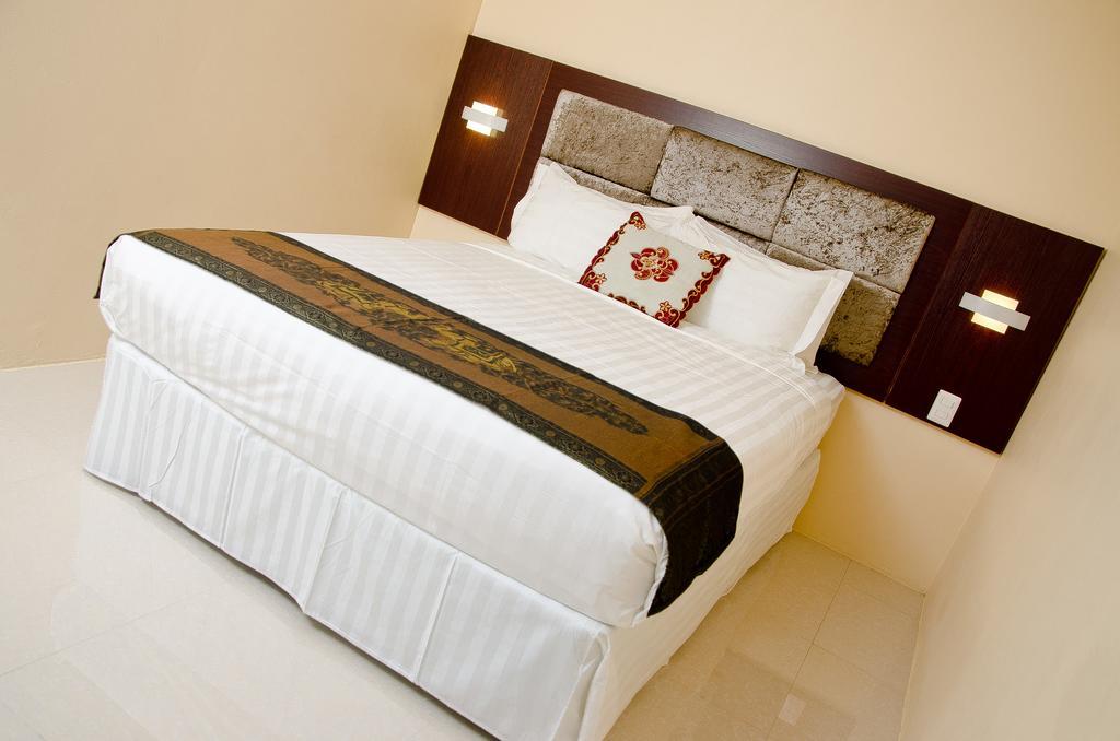 Grand Diamond Hotel Trinidad Piarco Екстериор снимка