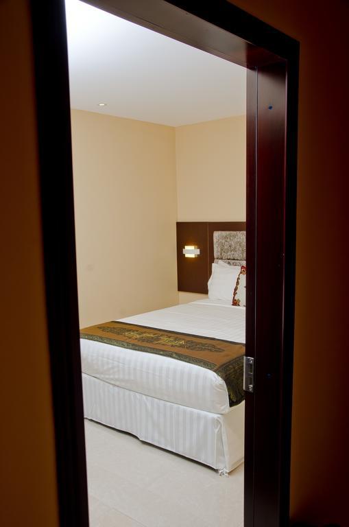 Grand Diamond Hotel Trinidad Piarco Екстериор снимка