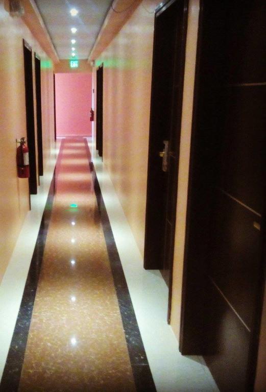 Grand Diamond Hotel Trinidad Piarco Екстериор снимка